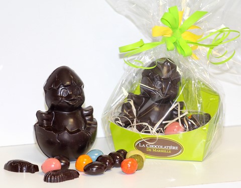 Poussin en chocolat noir garni